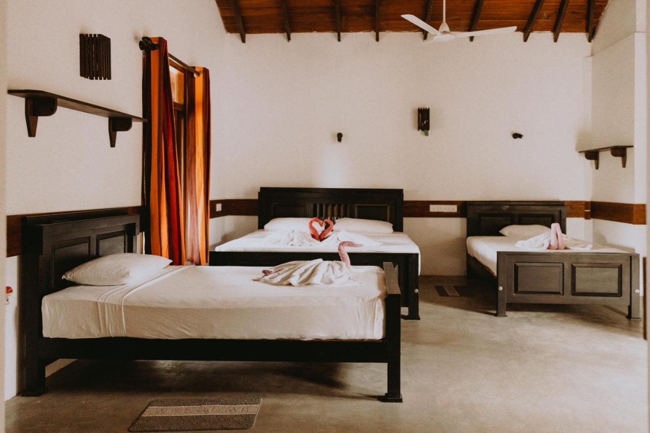 Shiva'S Beach Cabanas Tangalle Esterno foto