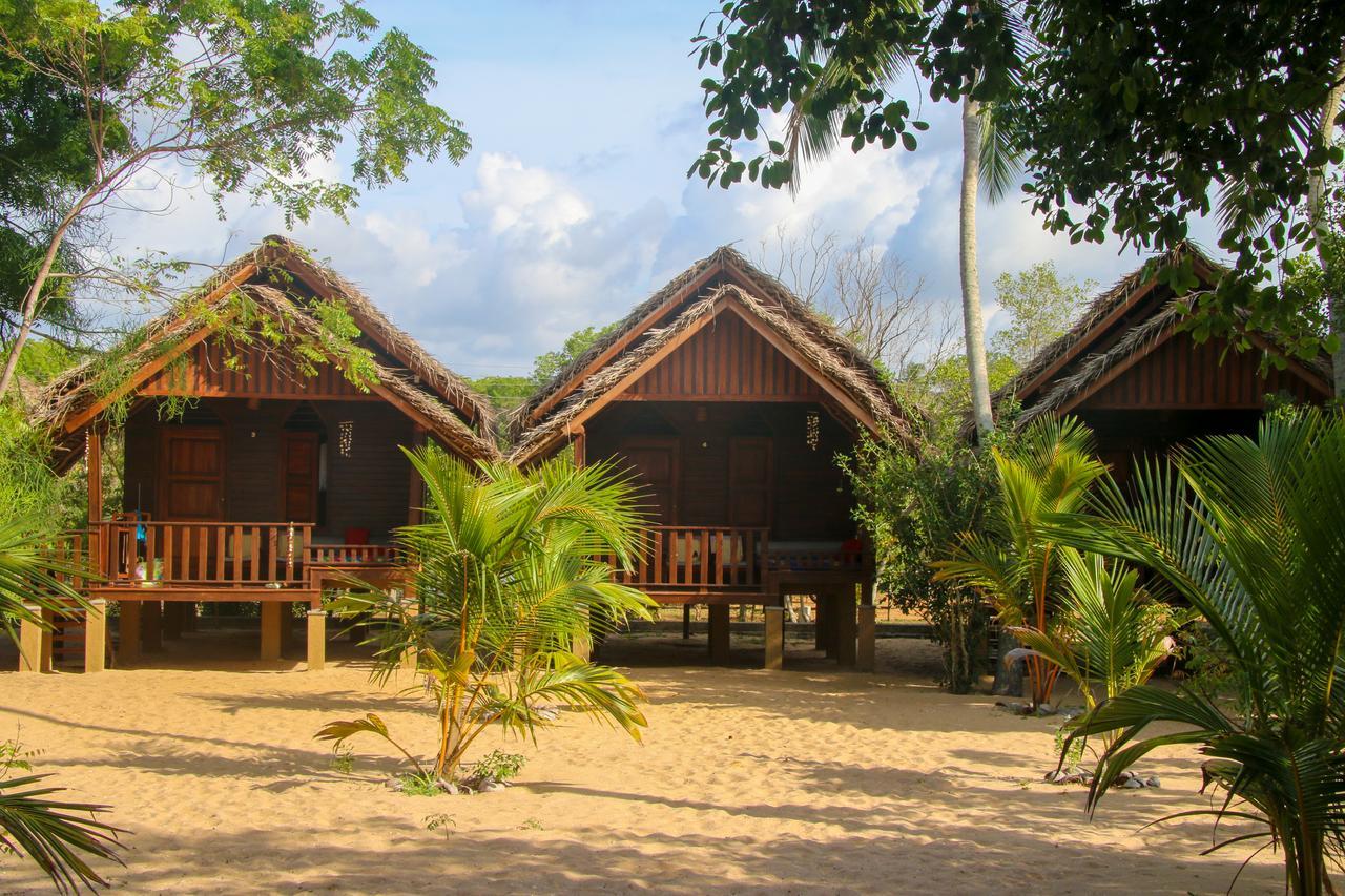 Shiva'S Beach Cabanas Tangalle Esterno foto