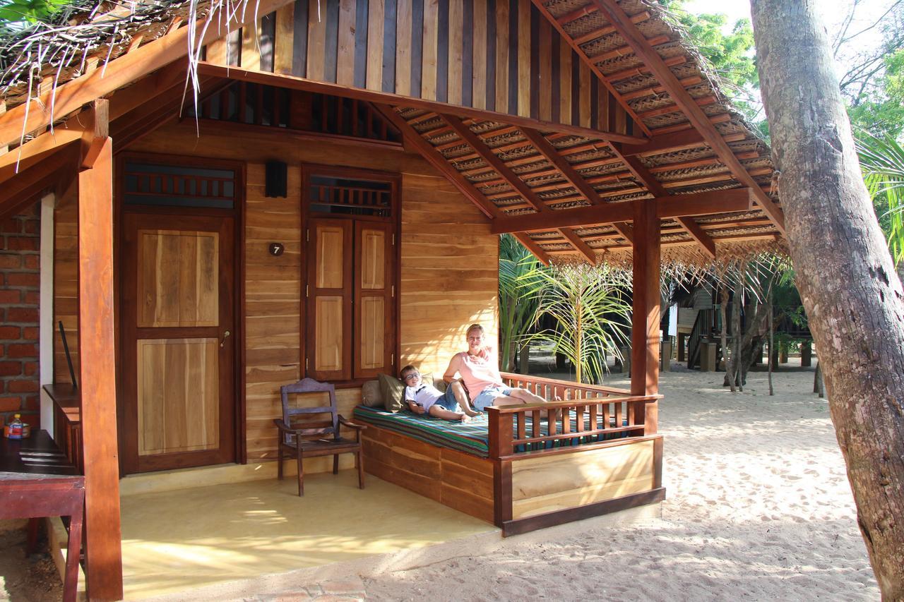 Shiva'S Beach Cabanas Tangalle Esterno foto